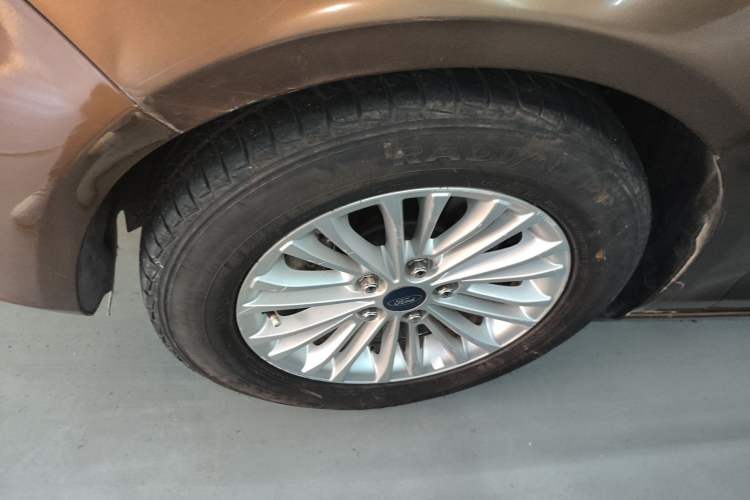 Used Ford Escort 2017 Revised Version 1.5L Automatic Comfort Edition Left Front Wheel Hub