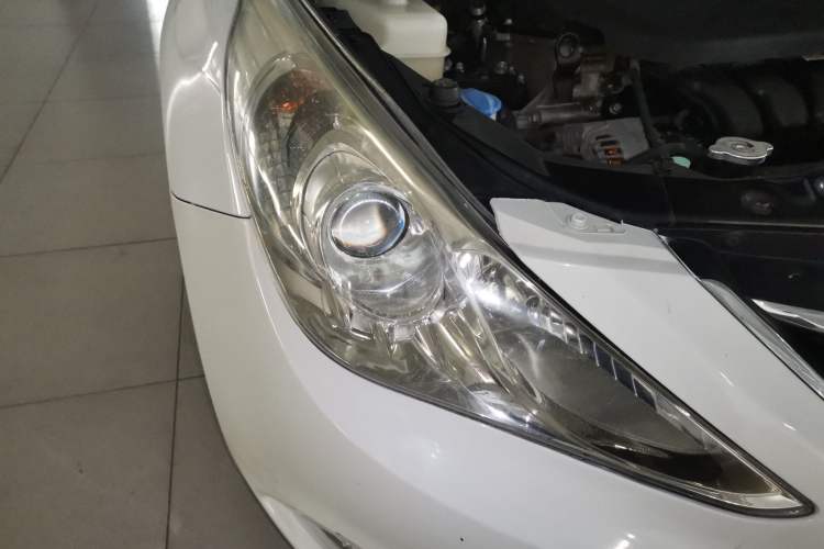 Used Hyundai Sonata 2013 2.0L Automatic Prestige Edition Right Front Headlight
