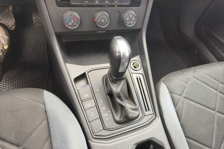 Used Volkswagen Lavida 2023 1.5L Automatic De Yi Edition Gear Lever