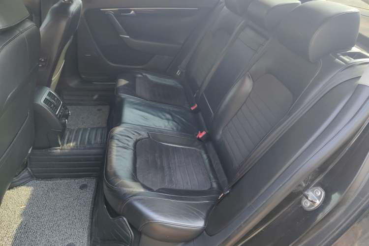 Used Volkswagen Magotan 2013 1.8TSI Prestige Model Left Rear Seat