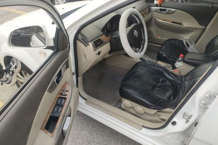 Used Buick Excelle 2015 1.5L Automatic Classic Model
