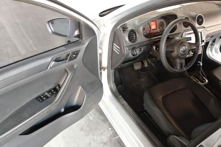 Used Volkswagen Jetta 2013 1.6L Automatic Fashion Model
