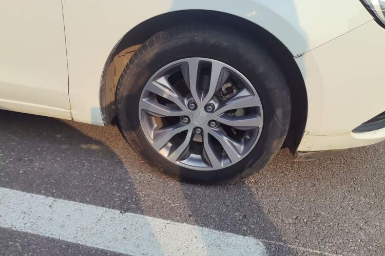 Used Buick GT 2019 18T Automatic Connected Elite Model China V Standard Right Front Wheel Hub