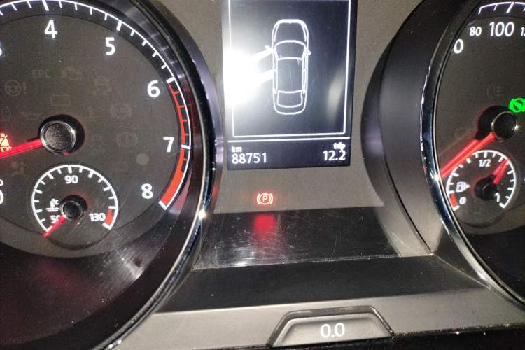 Used Volkswagen Lamando 2015 280TSI DSG Comfort Edition Odometer Close Up