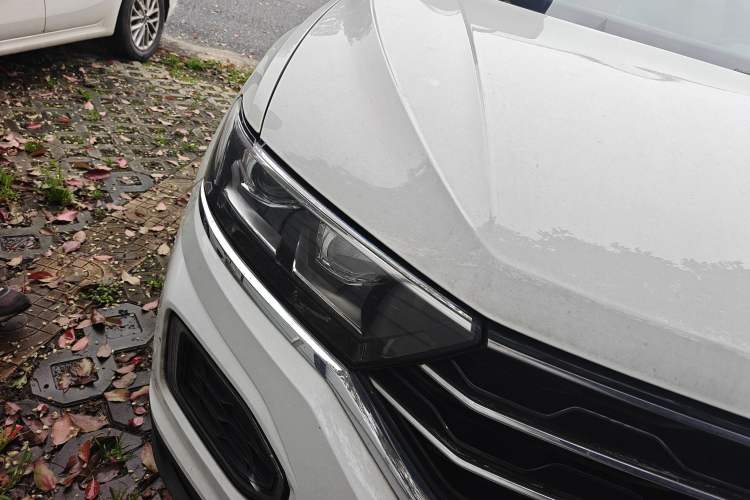 Used Volkswagen T-ROC 2019 280TSI DSG Two-Wheel Drive Comfort Version China VI Standard Exterior 6