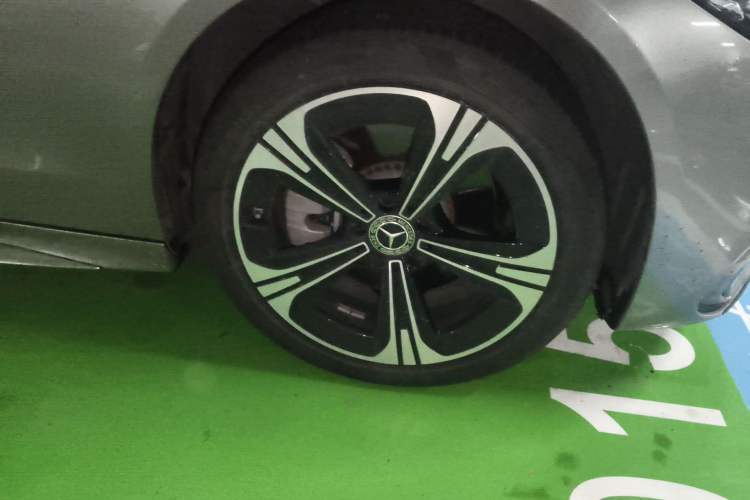 Used Mercedes-Benz C-Class 2022 C 260 L Obsidian Night Sport Edition Right Front Wheel Hub