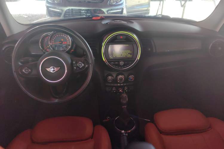 Used MINI 2015 1.5T COOPER Fun Five-Door Edition Center Console