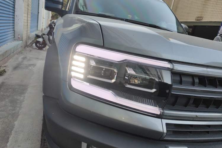 Used Formula Leopard Leopard 5 2023 Navigator Edition
