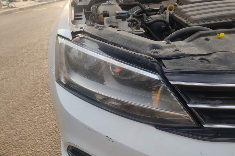 Used Volkswagen Sagitar 2018 1.6L Automatic Comfort Model Right Front Headlight