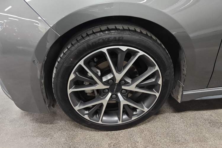 Used Lynk & Co 03 2022 2.0TD DCT JingPro Left Front Wheel Hub