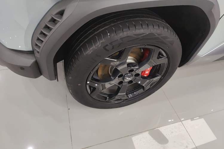 Used Formula Leopard Titanium 3 2025 501 km Four-Wheel Drive Drone Edition Left Front Wheel Hub