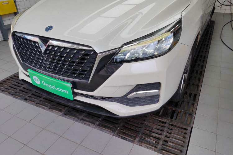 Used Venucia T90 2020 2.0L CVT Smart Connect & Smooth Drive Edition Left Front Headlight