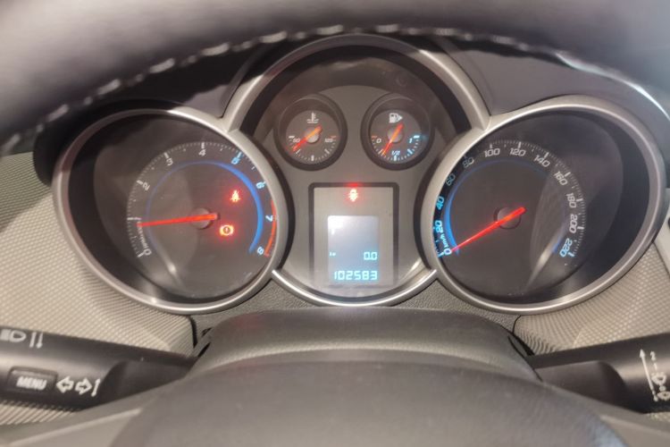 Used Chevrolet Cruze 2015 1.5L Classic SE AT Odometer Close Up