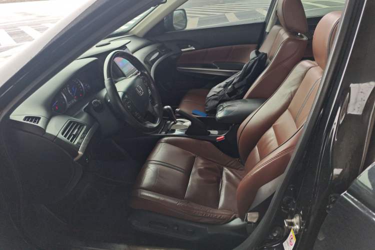 Used Honda Crosstour 2014 3.0L AWD Prestige Navigation Edition Left Front Seat