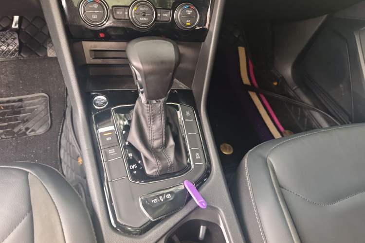 Used Volkswagen Tiguan L 2019 Updated Version 330TSI Automatic Two-Wheel Drive Panoramic Comfort Edition China VI Standard
