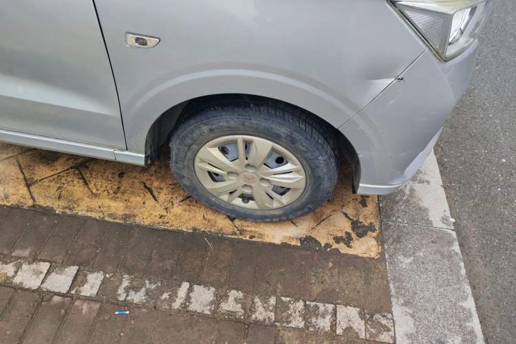 Used Wuling Hongguang 2019 1.5L S Basic Window-Sealed Vehicle China VI LAR Right Front Wheel Hub