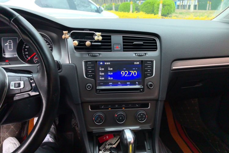 Used Volkswagen Golf 2015 1.4TSI Automatic Luxury Model Audio And AC Panel