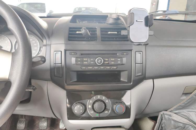 Used BAIC Weiwang M20 2014 1.5L practical type BJ415A Audio And AC Panel