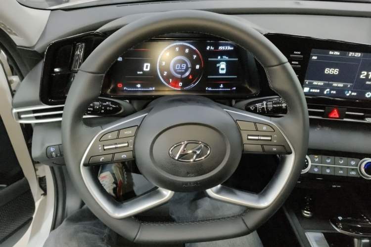 Used Hyundai Elantra 2022 1.5L CVT GLX Elite Edition Steering Wheel
