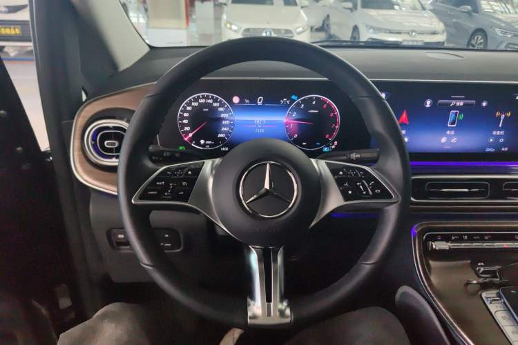 Used Mercedes-Benz V-Class 2024 V 300 Pilot Edition