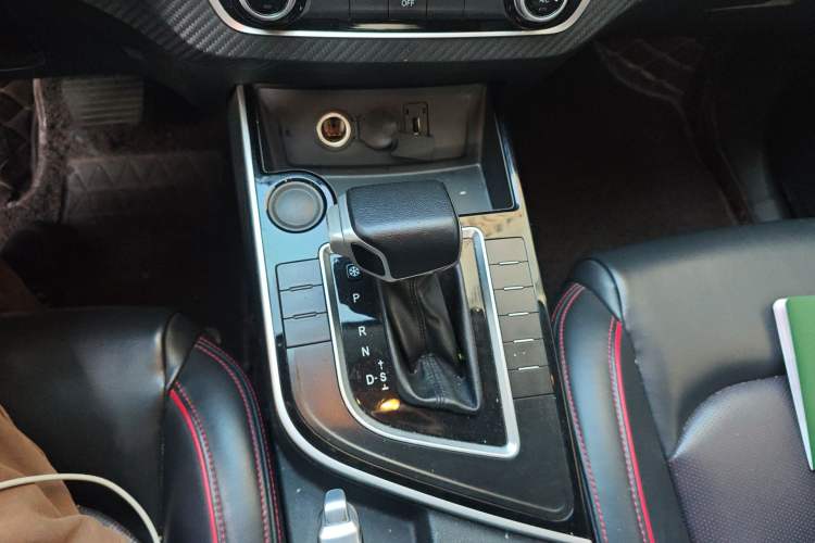 Used FORTHING Joyear X5 2017 Enjoy Series 1.6L CVT Luxury Model
