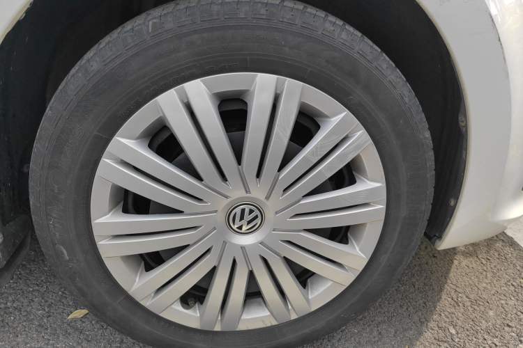 Used Volkswagen Polo 2016 1.6L Automatic Comfort Model Right Front Wheel Hub