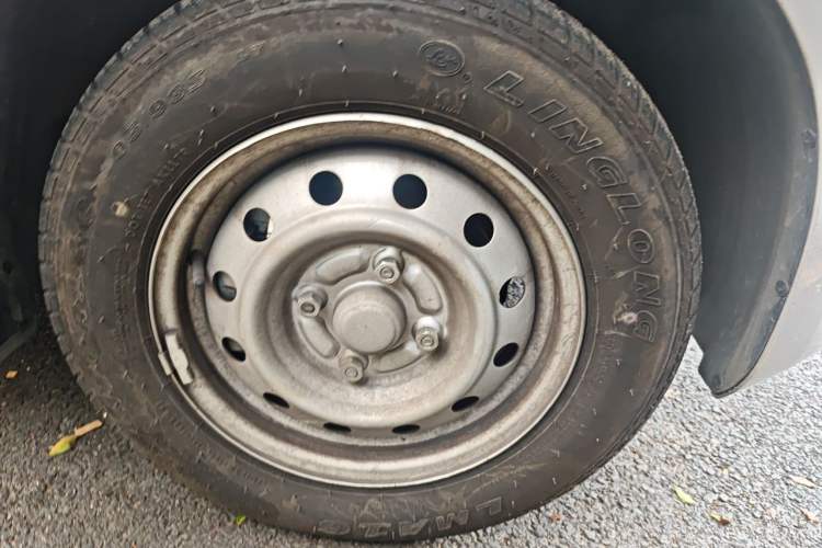 Used Wuling Hongguang V 2022 1.5L Jingqu Edition Enclosed-Window Vehicle with Hydraulic Power Steering LAR
