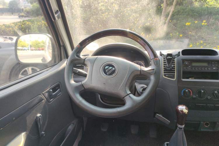 Used Foton Scenic 2014 2.0L Express Classic Short-Wheelbase High-Roof 491EQ4A
