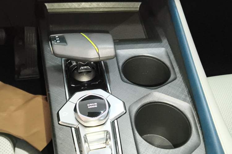 Used Changan UNI-V iDD 2023 ZhiDian iDD 1.5T 113km Smart & Fun Version
