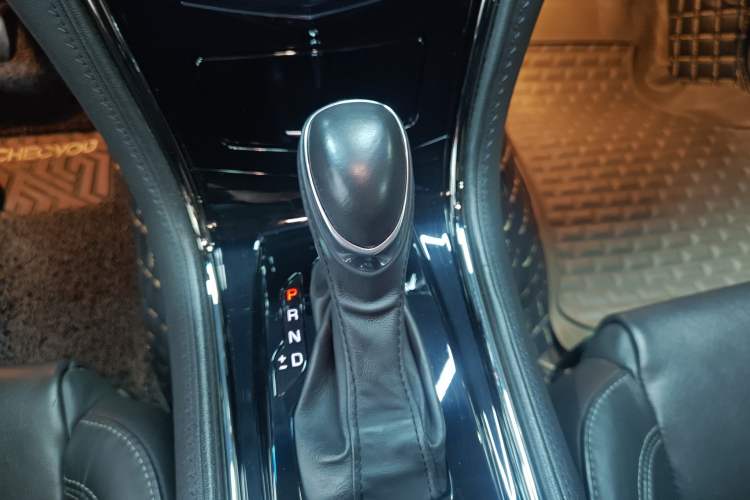 Used Cadillac ATS-L 2017 28T Fashion Edition Gear Lever