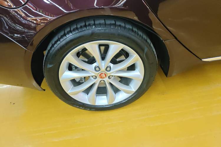 Used Jaguar XFL 2019 XFL 2.0T 250 PS Two-Wheel-Drive Luxury Edition