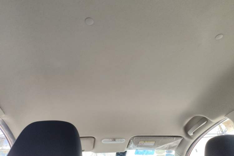 Used Venucia R50 2015 1.6L Manual Fashion Edition