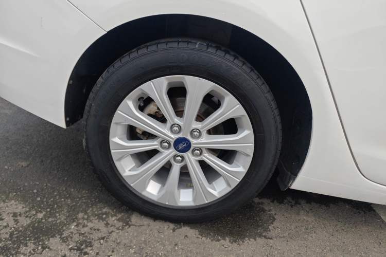 Used Ford Escort 2015 1.5L Automatic Fashion Model