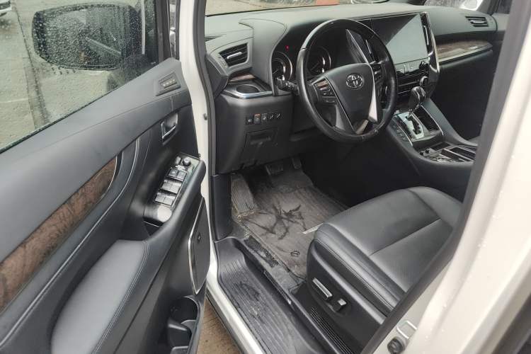 Used Toyota Vellfire 2023 Crown Dual-Engine 2.5L HV Ultimate Edition