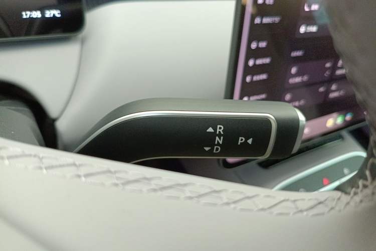 Used Nio ET5T 2025 75 kWh Touring Gear Lever