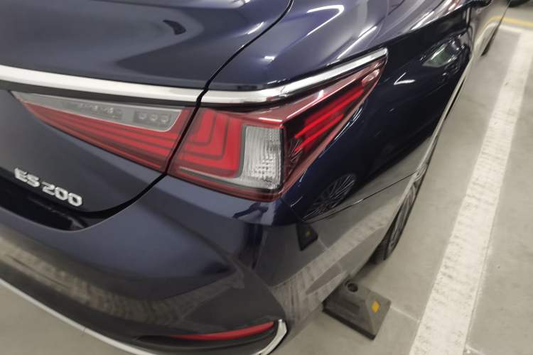 Used Lexus ES 2023 200 Excellence Edition
