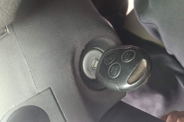 Used Ford Transit 2020 2.0T Diesel Multi-Function Commercial Vehicle Mid-Chassis Low-Roof Design with Dual Rear Doors Meeting China VI Emission Standards Vehicle Key