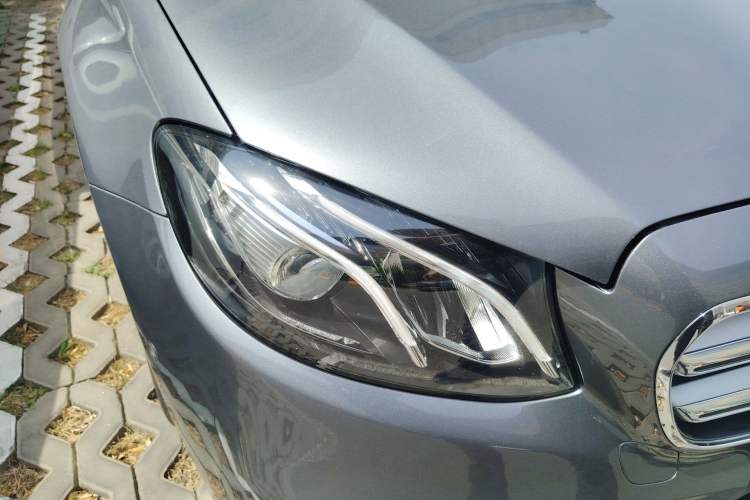 Used Mercedes-Benz E-Class 2018 E 300 L Sporty and Stylish Model Right Front Headlight