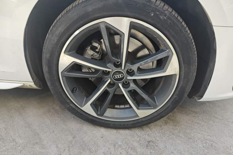 Used Audi A4L 2022 40 TFSI Fashion Dynamic Model Right Front Wheel Hub