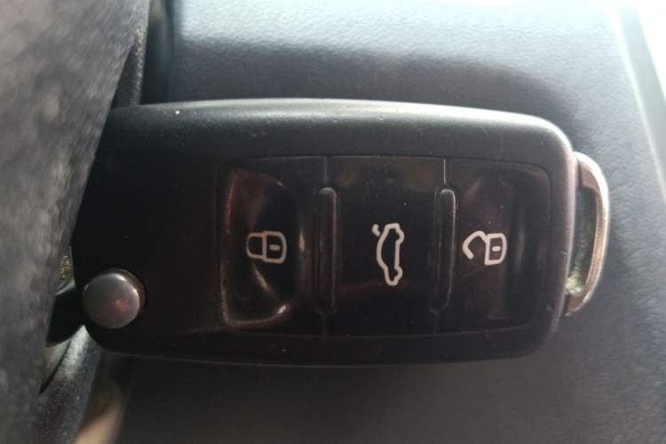 Used Volkswagen Jetta 2015 Value Edition 1.6L Automatic Comfort Version Vehicle Key