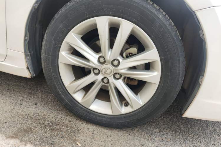 Used Lexus CT 2014 CT200h Elite Edition Monochrome Right Front Wheel Hub