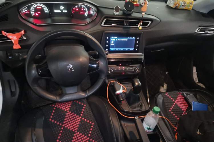 Used Peugeot 308 2018 1.6L Manual Fashion Edition Center Console