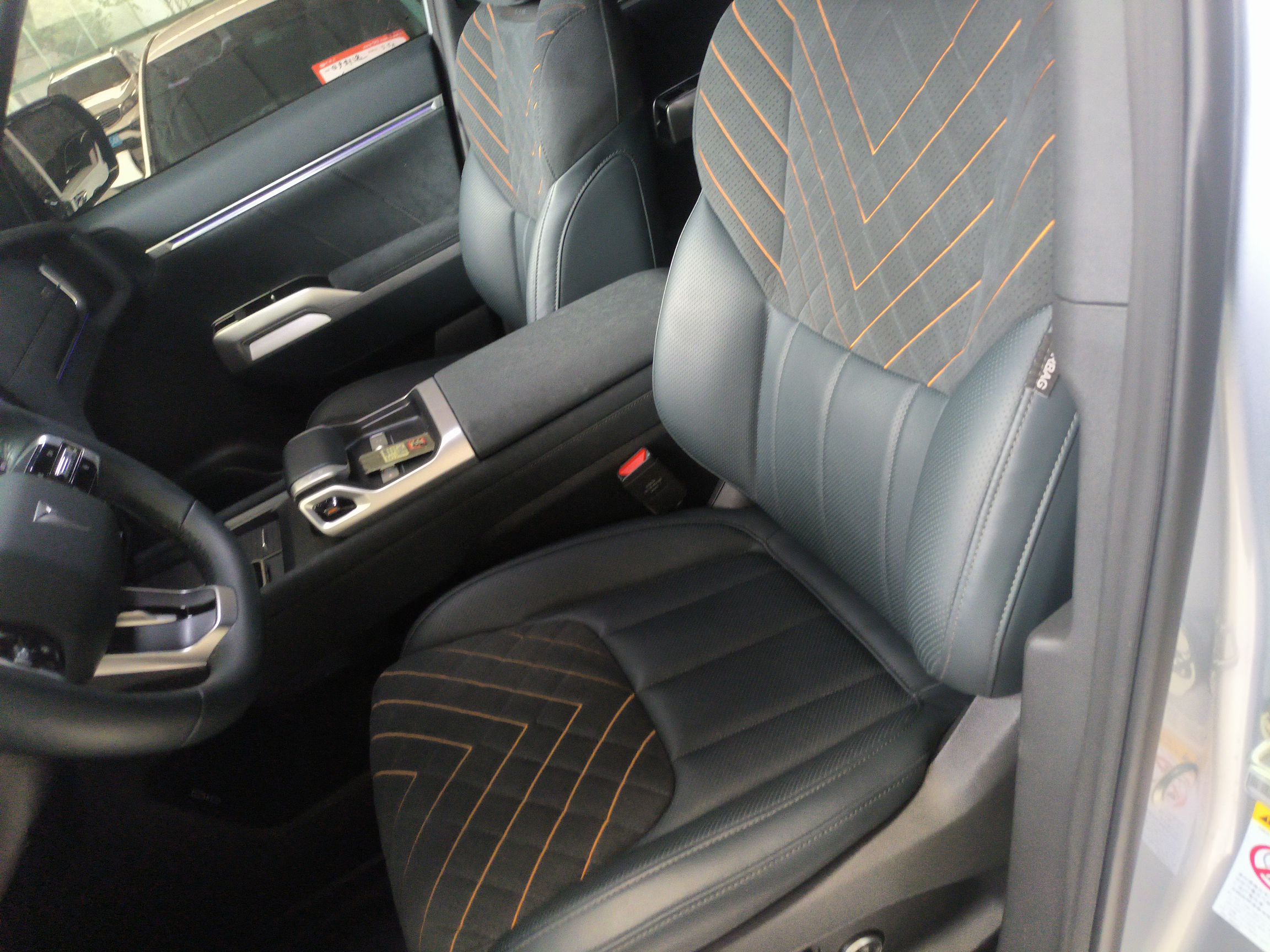 Переднее сиденье в автомобиле