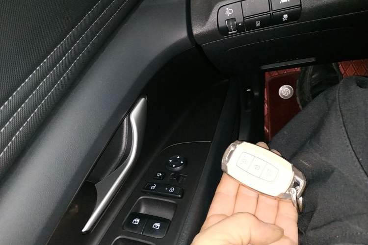 Used Hyundai Elantra 2021 1.5L CVT LUX Prestige Edition Interior 1