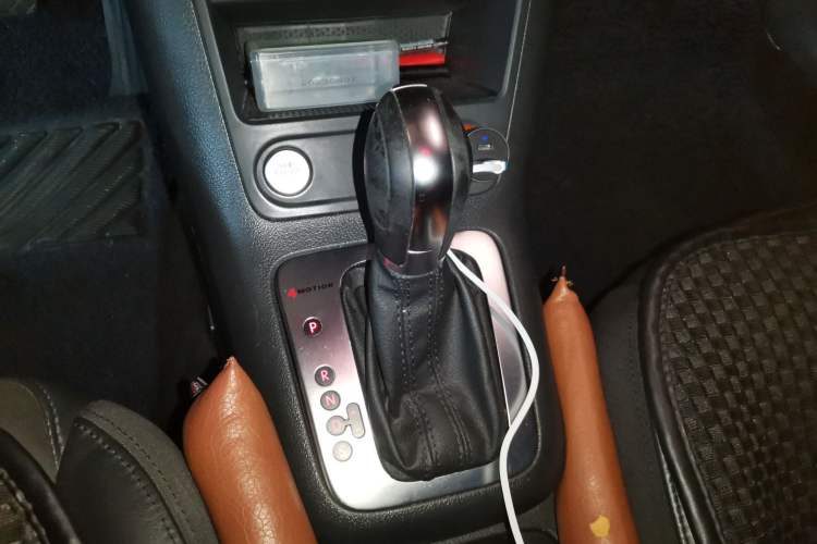 Used Volkswagen Tiguan 2015 2.0 TSI Automatic All-Wheel Drive Flagship Edition Gear Lever