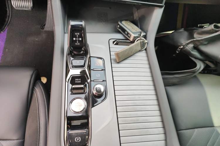 Used Lynk & Co 09 EM-P 2021 2.0T PHEV Halo Six-Seater Gear Lever