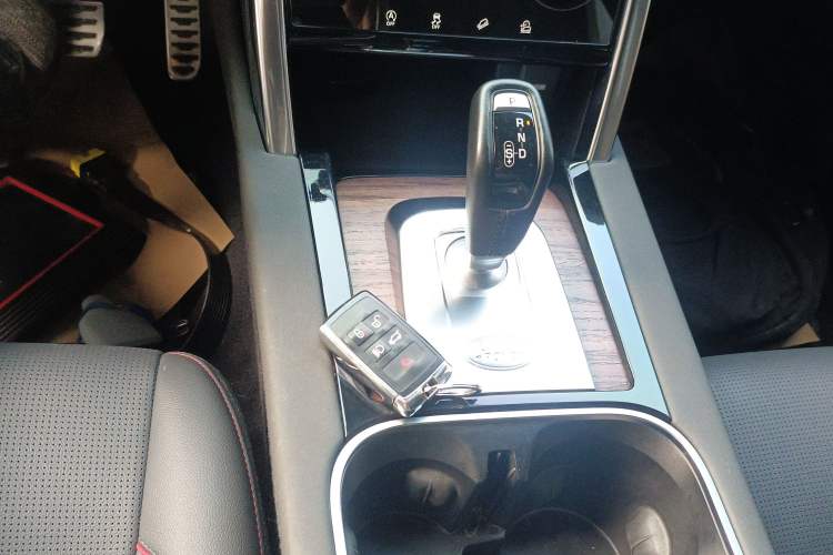 Used Land Rover Discovery Sport 2020 249 PS R-Dynamic Performance Edition Gear Lever