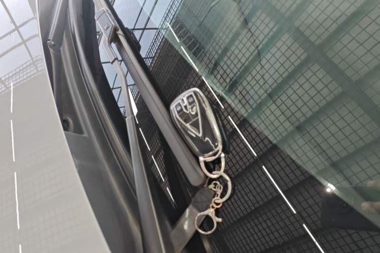 Used CHANGAN UNI-V 2023 1.5T Prestige Model
