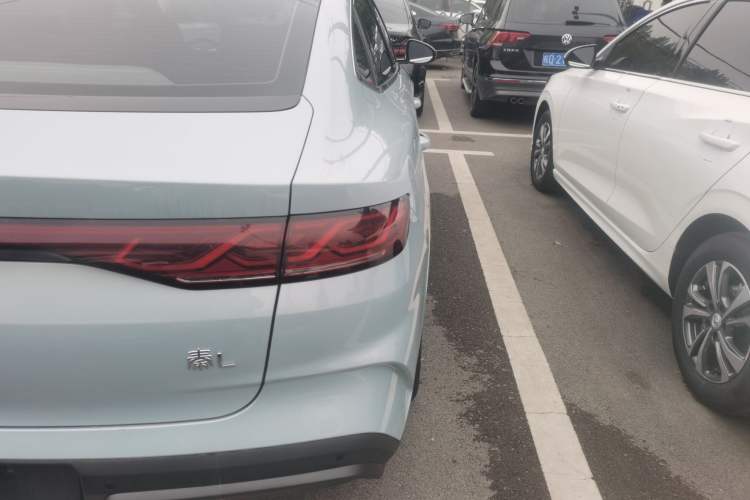 Used BYD Qin L 2024 DM-i 80KM Beyond Model Right Rear Taillight