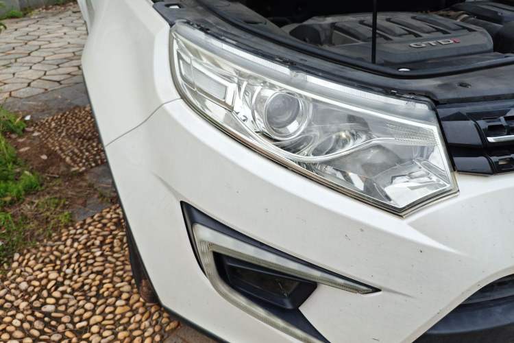 Used JMC Yusheng S330 2016 1.5L GTDi Automatic Two-Wheel Drive Prestige Edition Right Front Headlight